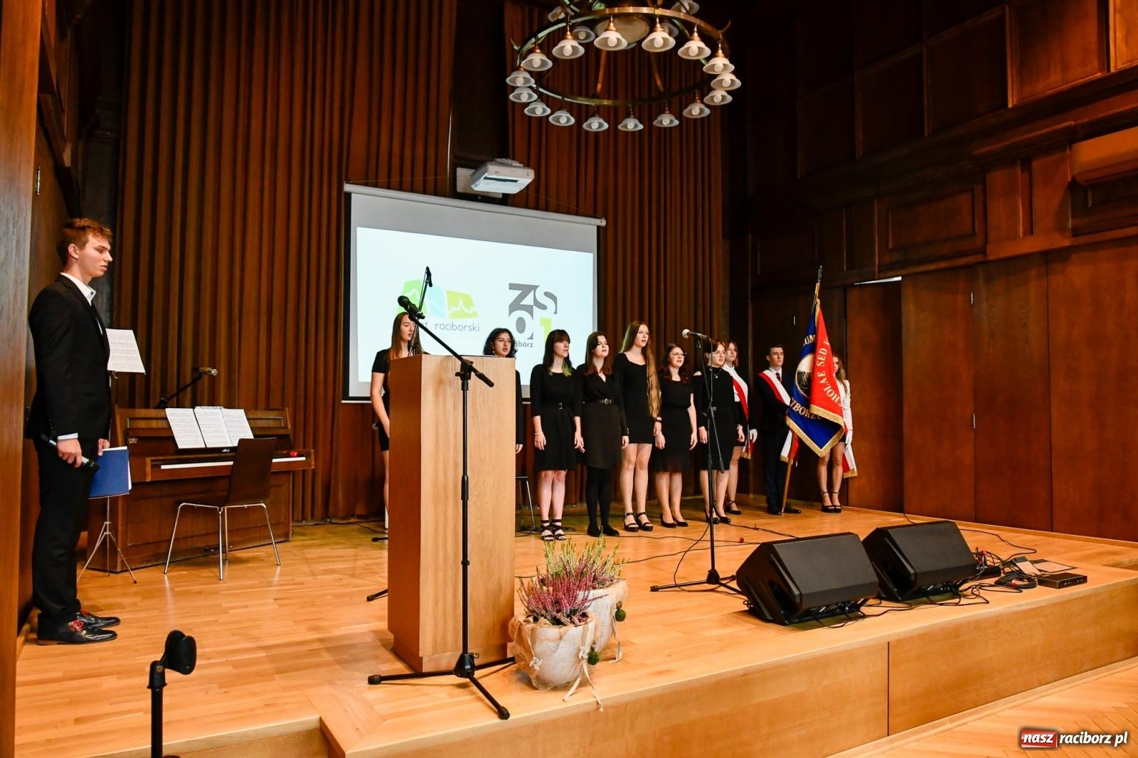 Zdjęcie w galerii na portalu naszraciborz.pl: Architektoniczne serce placówki. Przy Kasprowicza oddano odrestaurowaną aulę [FOTO i WIDEO] wiadomości z regionu