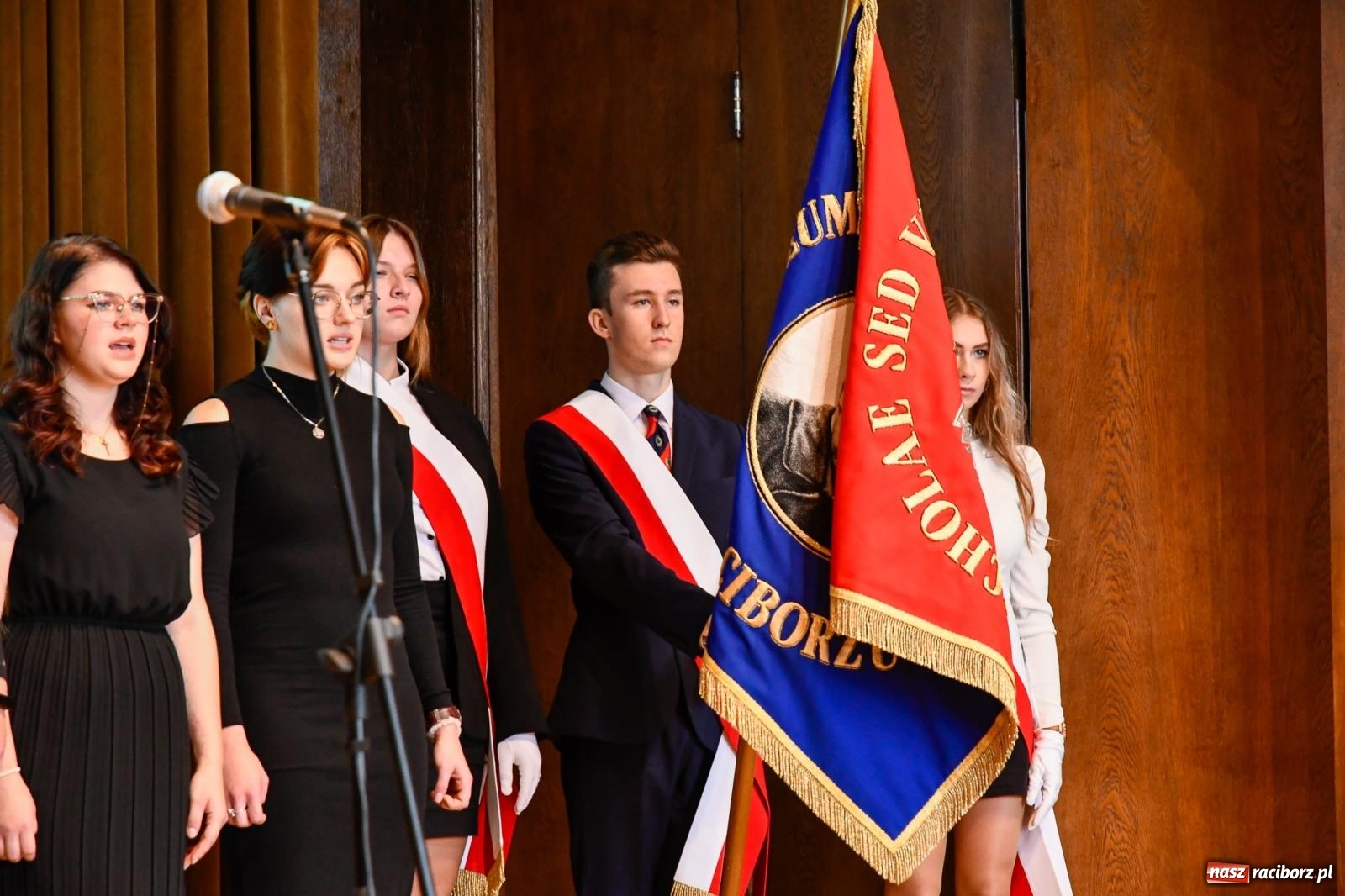 Zdjęcie w galerii na portalu naszraciborz.pl: Architektoniczne serce placówki. Przy Kasprowicza oddano odrestaurowaną aulę [FOTO i WIDEO] wiadomości z regionu