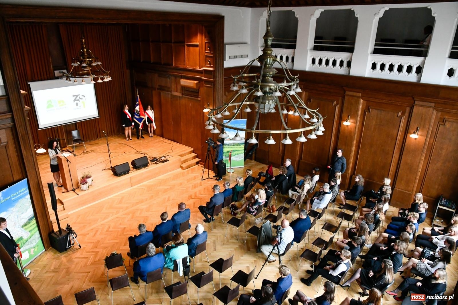 Zdjęcie w galerii na portalu naszraciborz.pl: Architektoniczne serce placówki. Przy Kasprowicza oddano odrestaurowaną aulę [FOTO i WIDEO] wiadomości z regionu