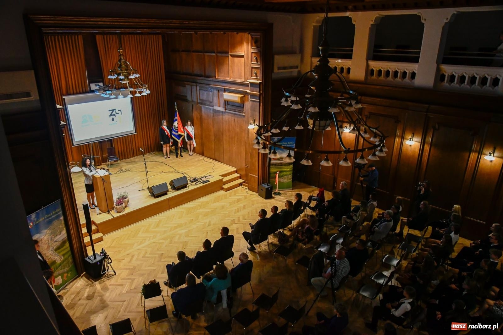 Zdjęcie w galerii na portalu naszraciborz.pl: Architektoniczne serce placówki. Przy Kasprowicza oddano odrestaurowaną aulę [FOTO i WIDEO] wiadomości z regionu