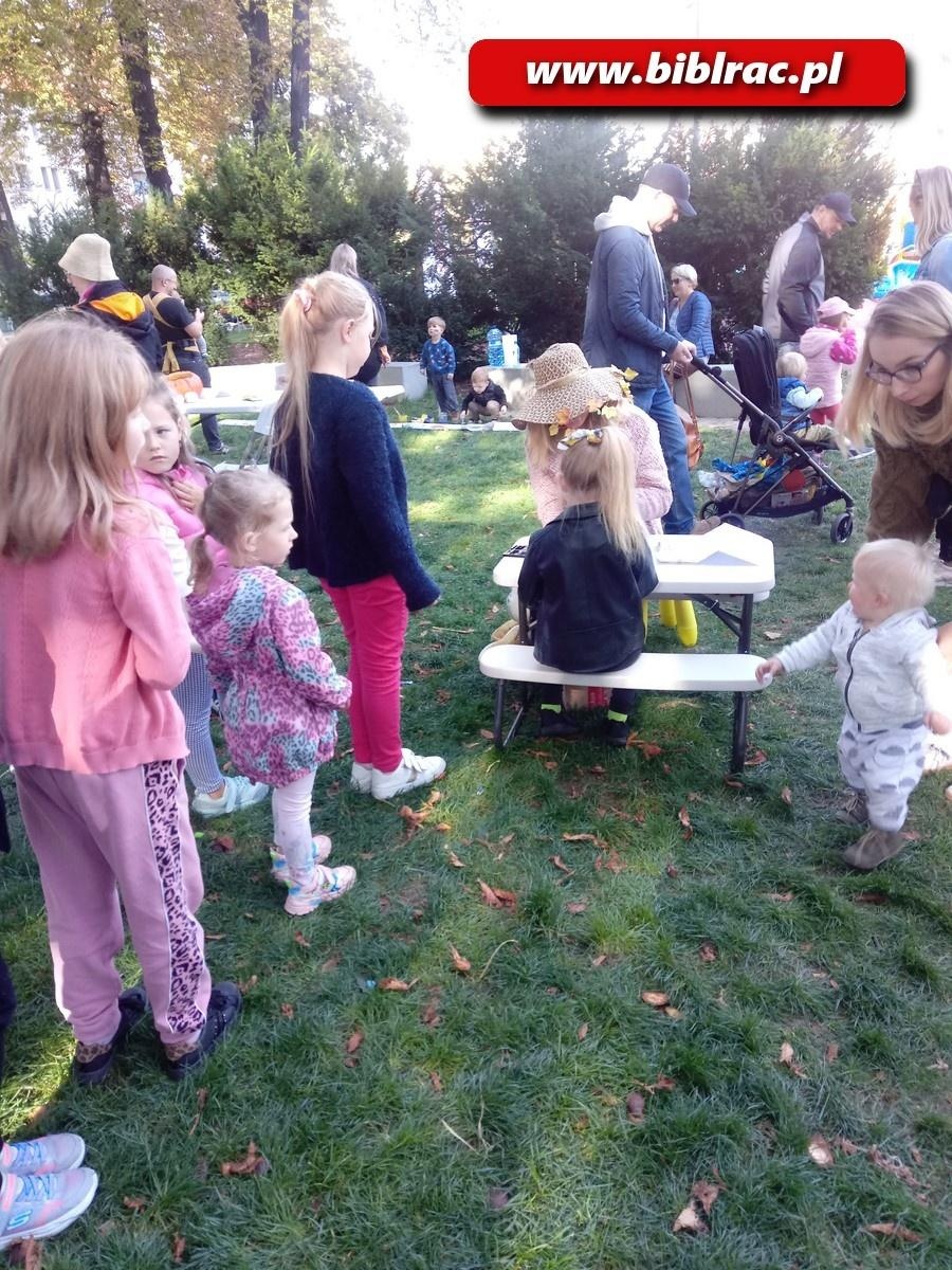 Zdjęcie w galerii na portalu naszraciborz.pl: Raciborska książnica na Święcie Dyni wiadomości z regionu