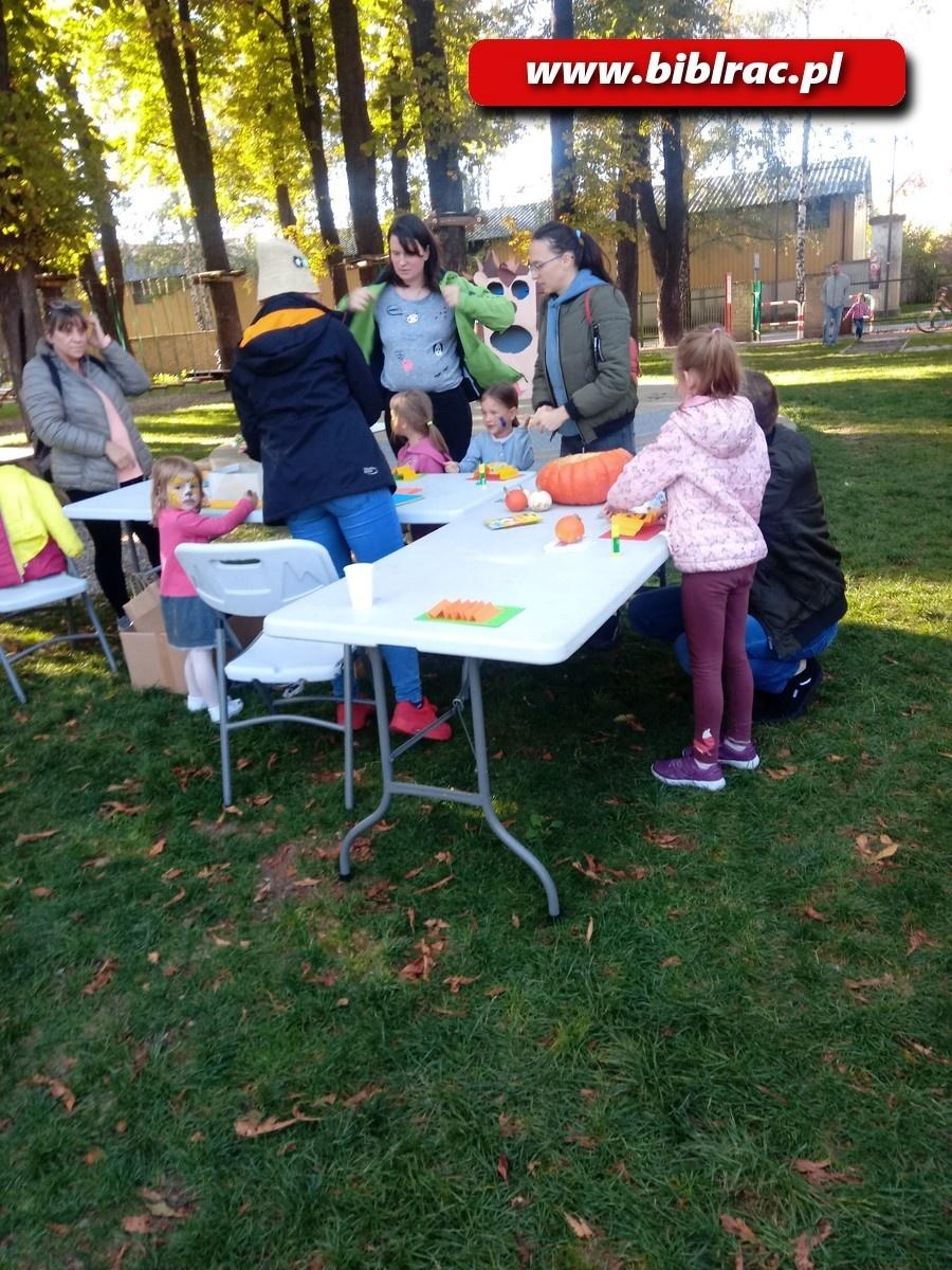 Zdjęcie w galerii na portalu naszraciborz.pl: Raciborska książnica na Święcie Dyni wiadomości z regionu