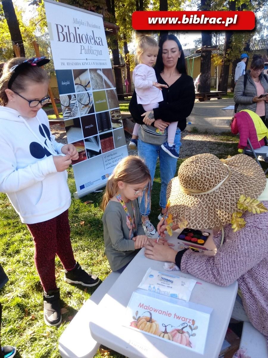 Zdjęcie w galerii na portalu naszraciborz.pl: Raciborska książnica na Święcie Dyni wiadomości z regionu