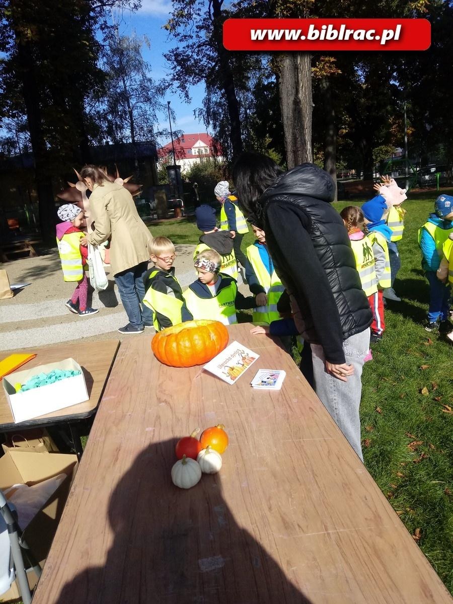 Zdjęcie w galerii na portalu naszraciborz.pl: Raciborska książnica na Święcie Dyni wiadomości z regionu