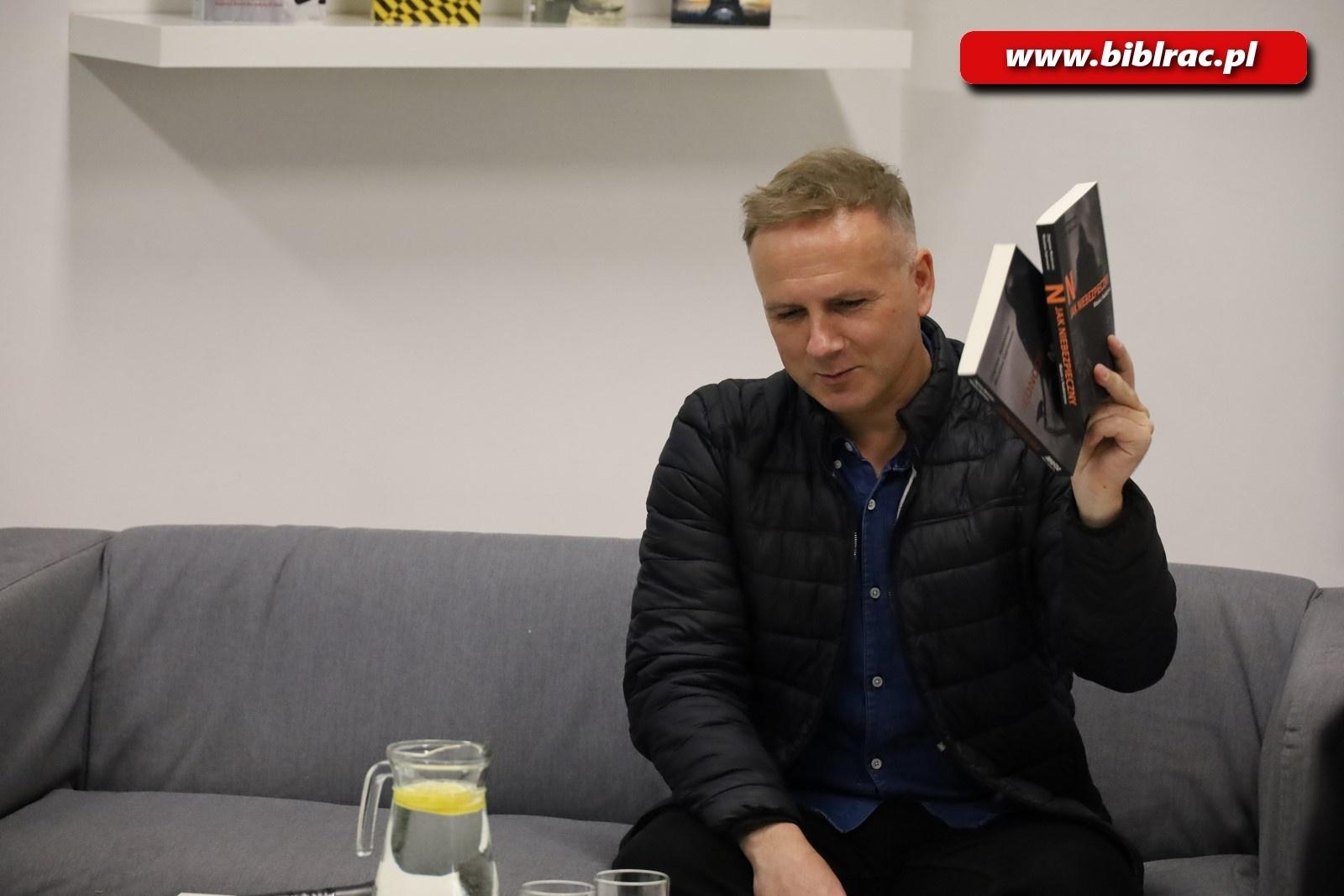 Zdjęcie w galerii na portalu naszraciborz.pl: Zbigniew Masternak w raciborskiej bibliotece wiadomości z regionu