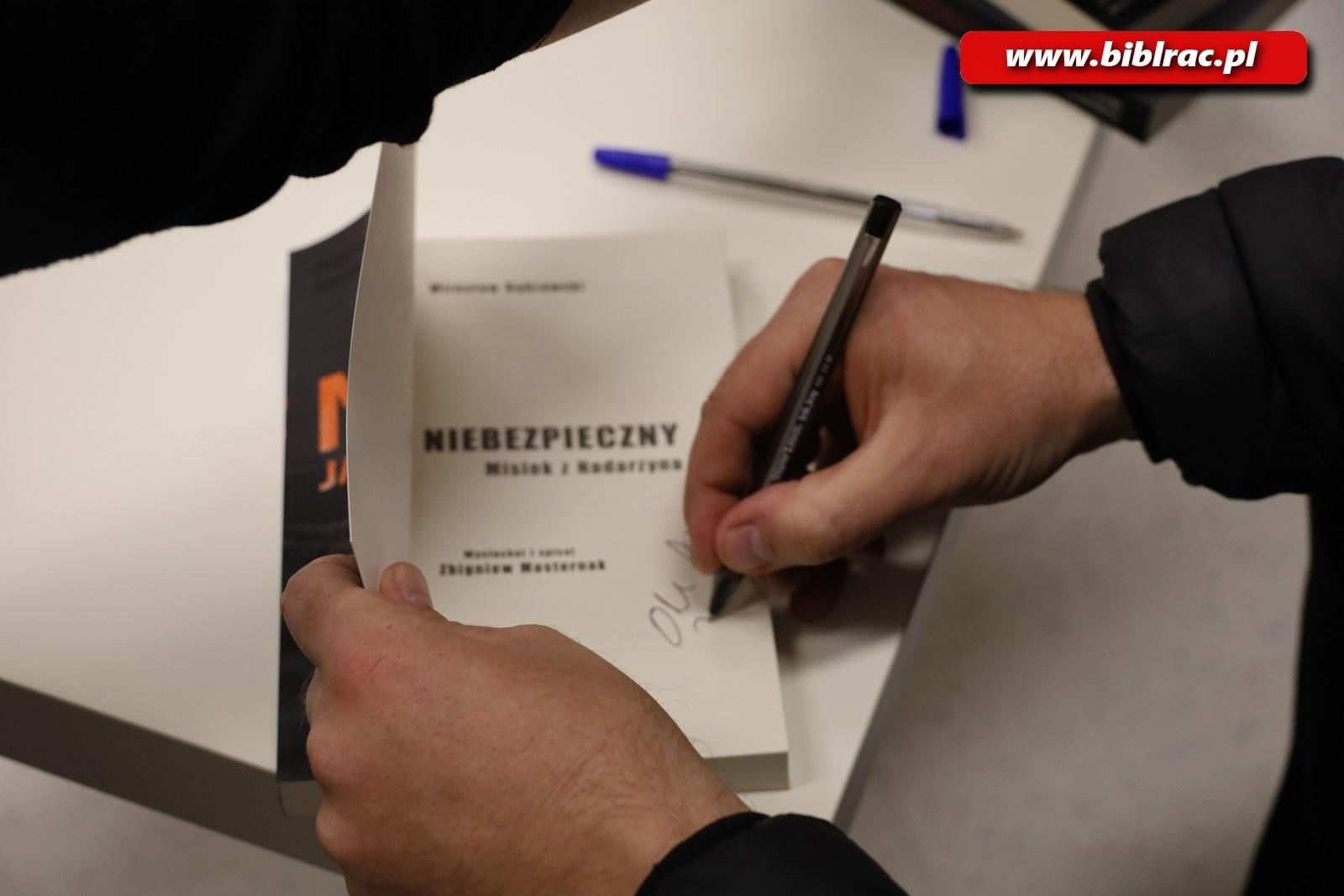 Zdjęcie w galerii na portalu naszraciborz.pl: Zbigniew Masternak w raciborskiej bibliotece wiadomości z regionu