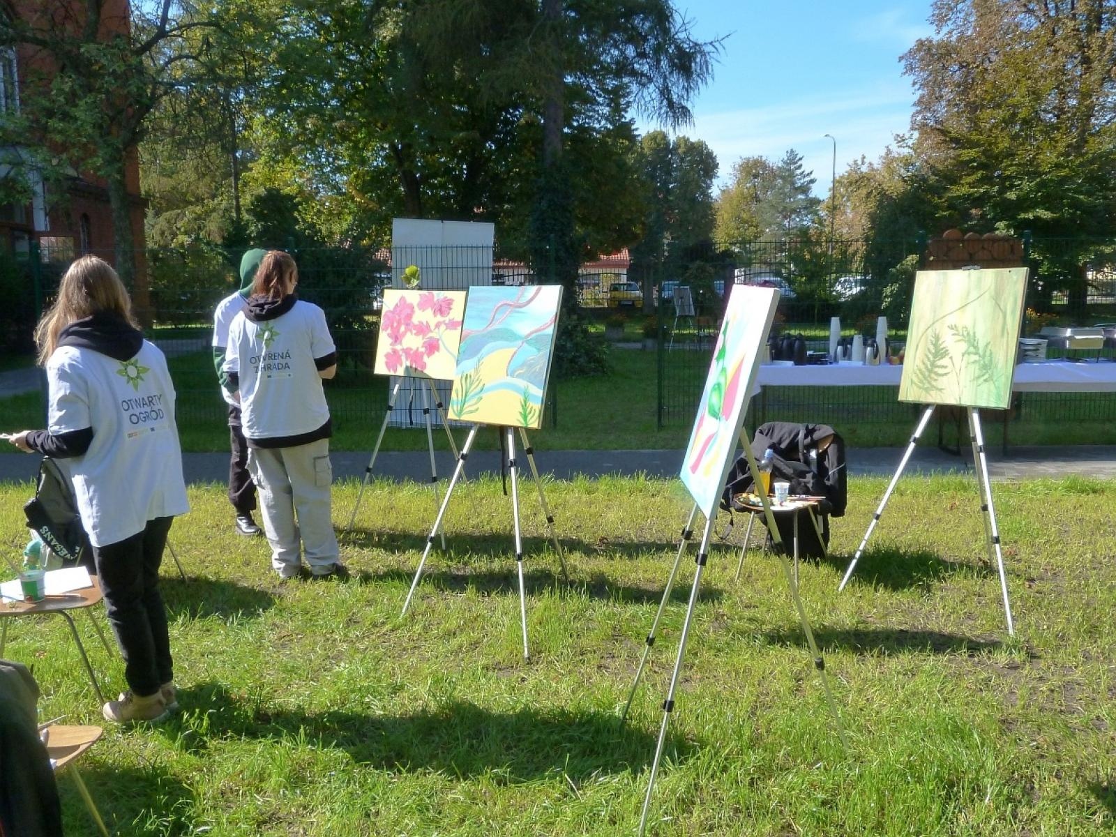 Zdjęcie w galerii na portalu naszraciborz.pl: Spotkanie ze sztuką w Otwartym ogrodzie ZSO nr 1 wiadomości z regionu