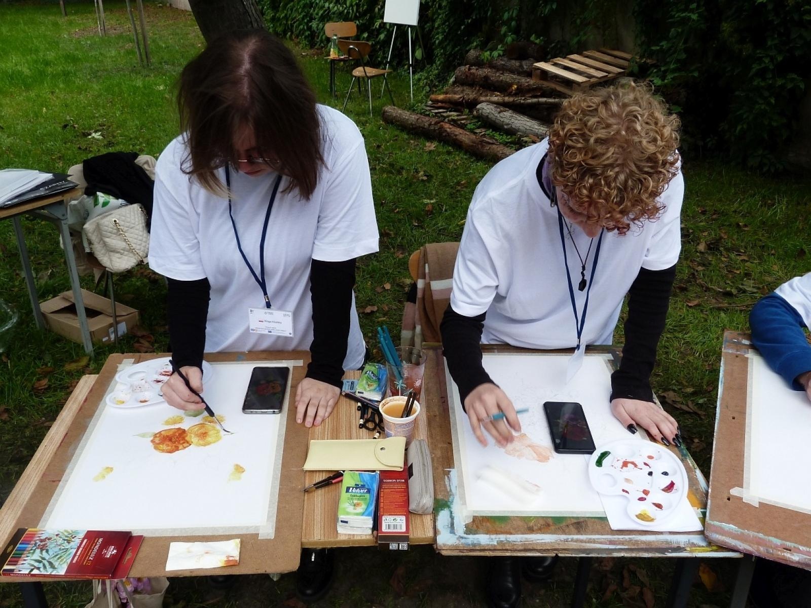 Zdjęcie w galerii na portalu naszraciborz.pl: Spotkanie ze sztuką w Otwartym ogrodzie ZSO nr 1 wiadomości z regionu