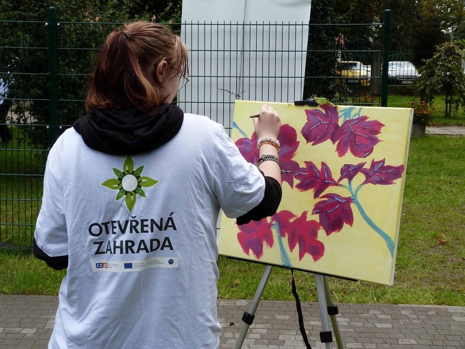 Zdjęcie w galerii na portalu naszraciborz.pl: Spotkanie ze sztuką w Otwartym ogrodzie ZSO nr 1 wiadomości z regionu