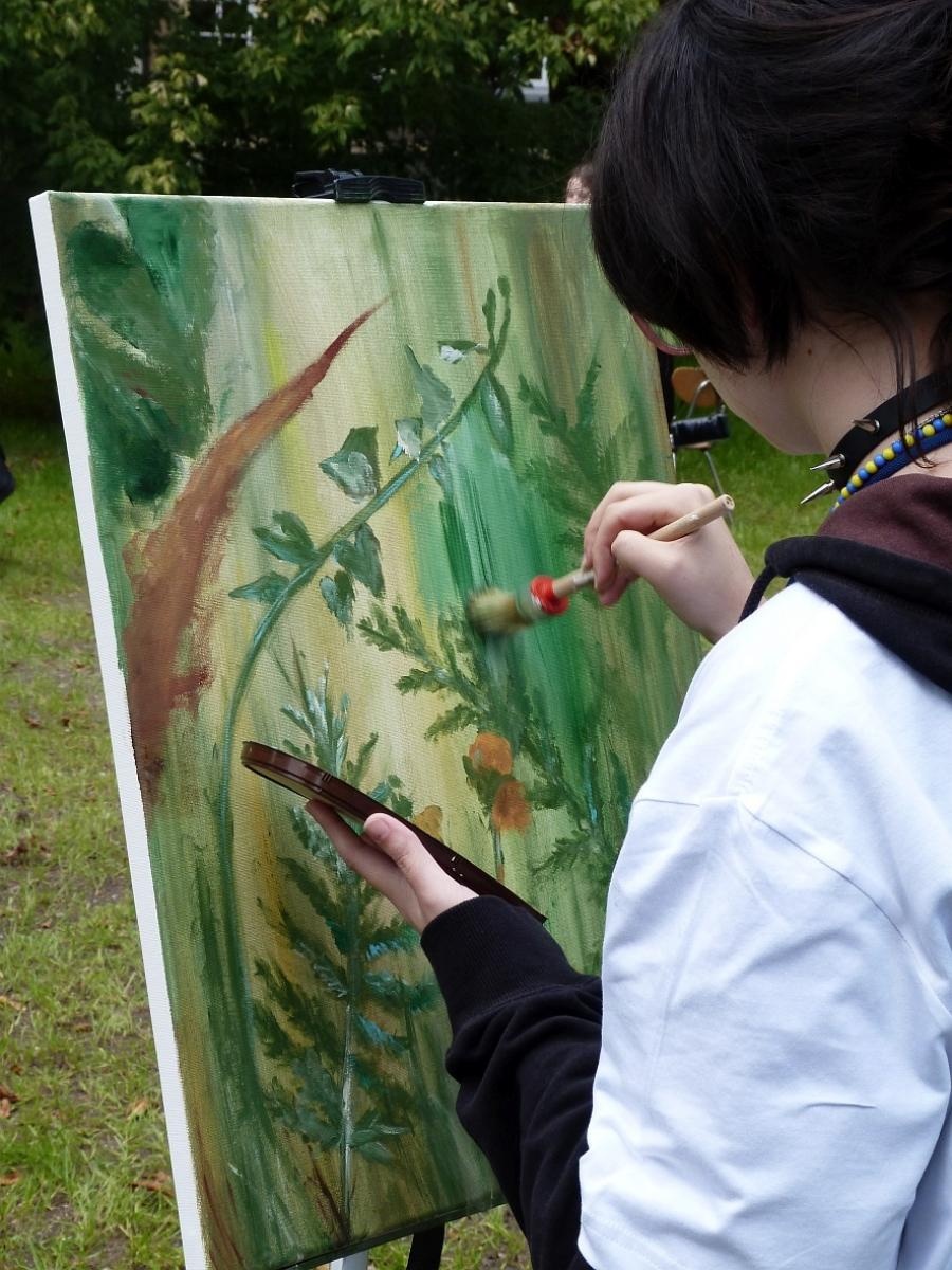 Zdjęcie w galerii na portalu naszraciborz.pl: Spotkanie ze sztuką w Otwartym ogrodzie ZSO nr 1 wiadomości z regionu