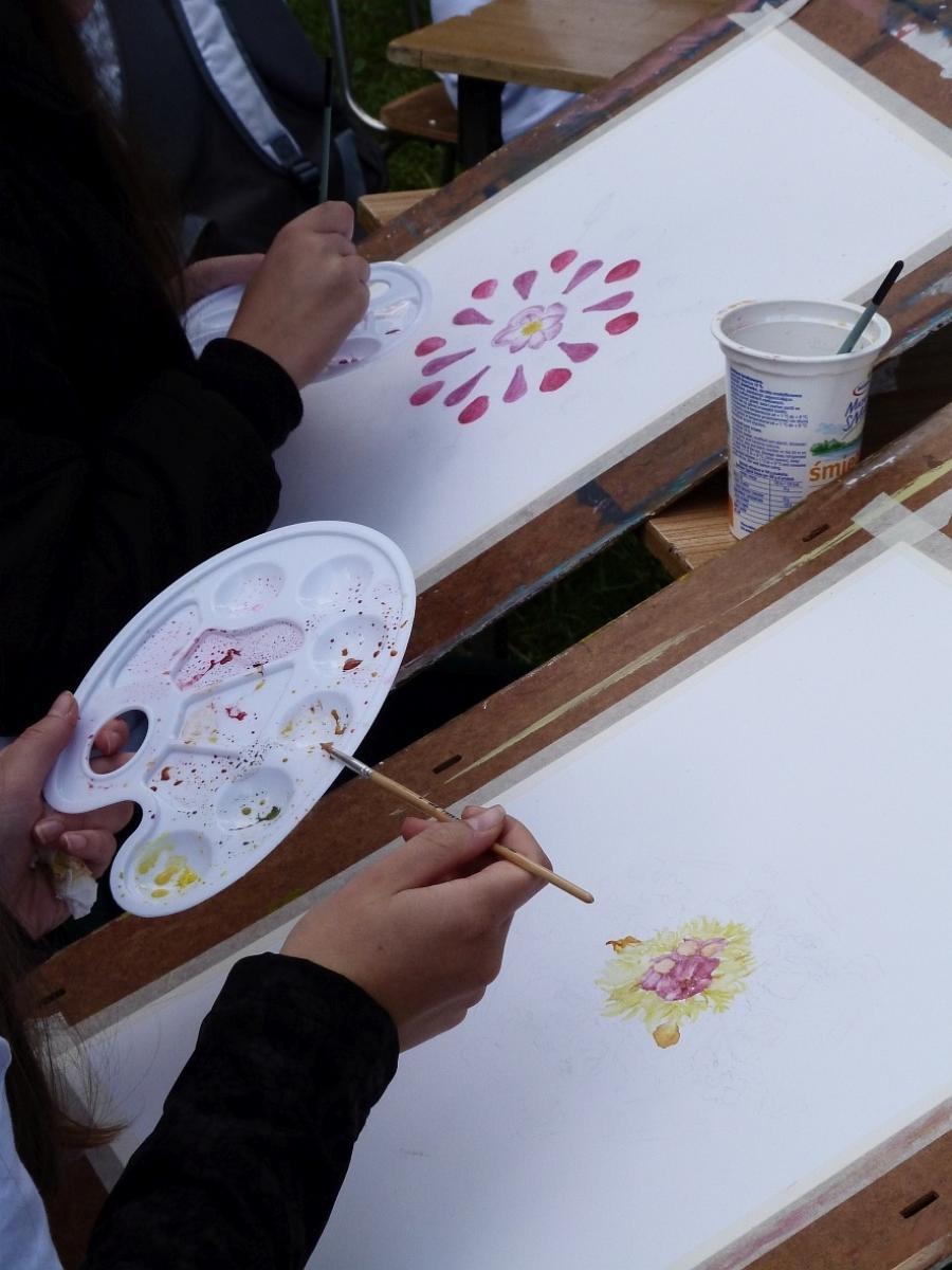 Zdjęcie w galerii na portalu naszraciborz.pl: Spotkanie ze sztuką w Otwartym ogrodzie ZSO nr 1 wiadomości z regionu