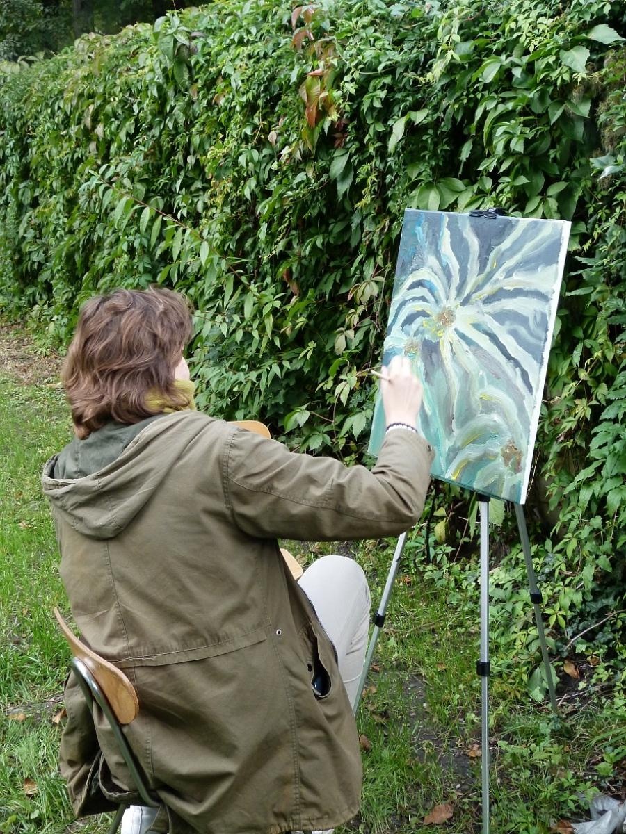 Zdjęcie w galerii na portalu naszraciborz.pl: Spotkanie ze sztuką w Otwartym ogrodzie ZSO nr 1 wiadomości z regionu