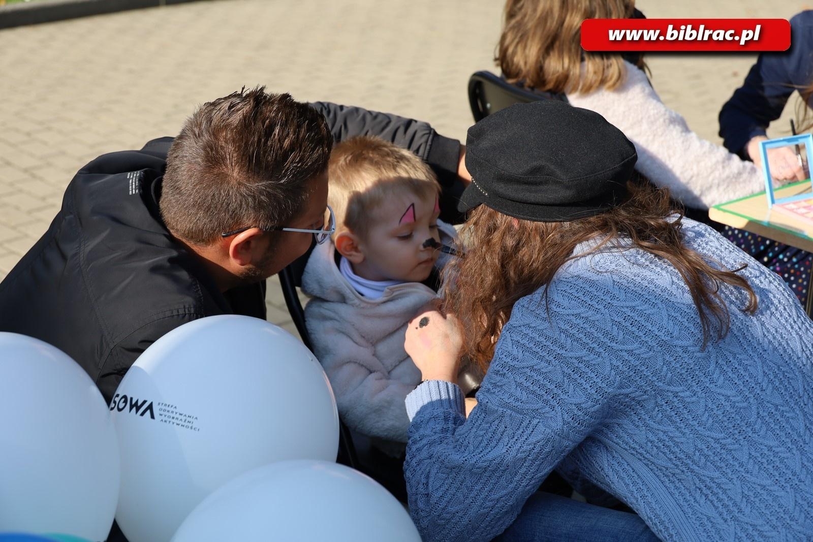 Zdjęcie w galerii na portalu naszraciborz.pl: Granie i pisanie. Połączyła ich piłka wiadomości z regionu
