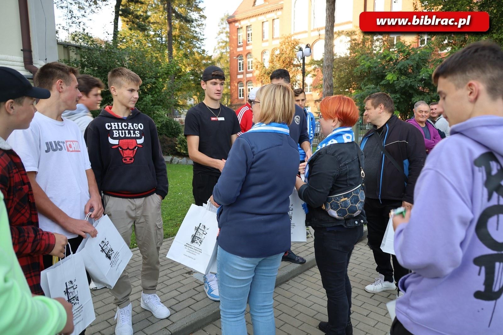 Zdjęcie w galerii na portalu naszraciborz.pl: Granie i pisanie. Połączyła ich piłka wiadomości z regionu
