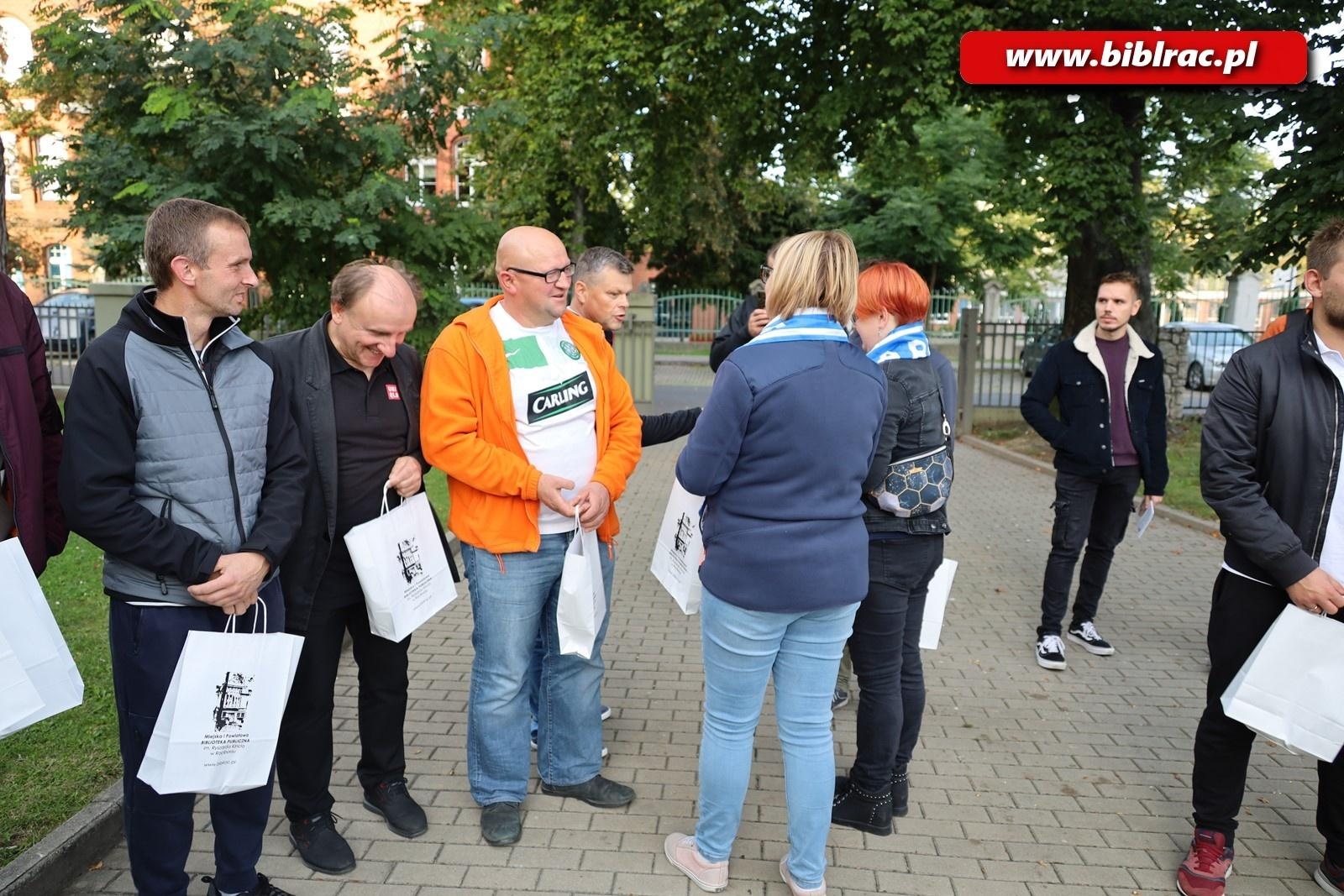 Zdjęcie w galerii na portalu naszraciborz.pl: Granie i pisanie. Połączyła ich piłka wiadomości z regionu