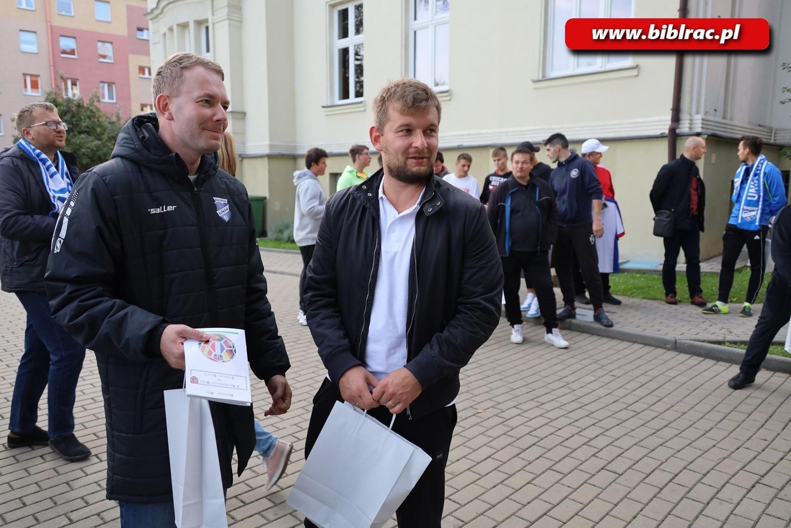 Zdjęcie w galerii na portalu naszraciborz.pl: Granie i pisanie. Połączyła ich piłka wiadomości z regionu