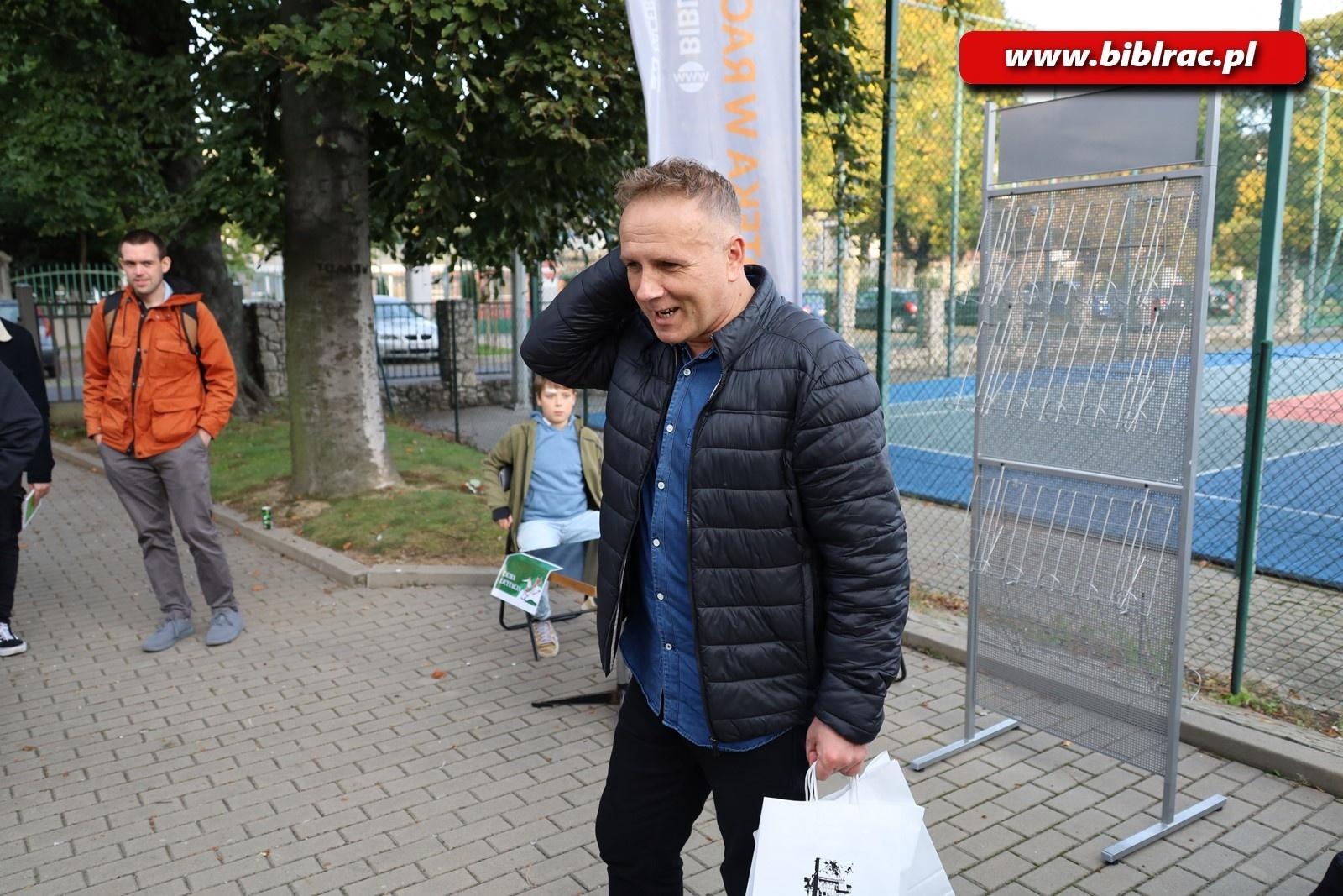 Zdjęcie w galerii na portalu naszraciborz.pl: Granie i pisanie. Połączyła ich piłka wiadomości z regionu