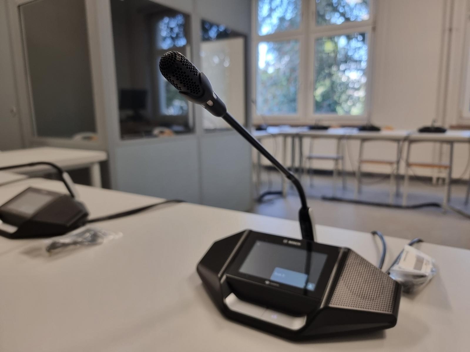 Zdjęcie w galerii na portalu naszraciborz.pl: Nowoczesny sprzęt do tłumaczeń w Akademii Nauk Stosowanych w Raciborzu wiadomości z regionu