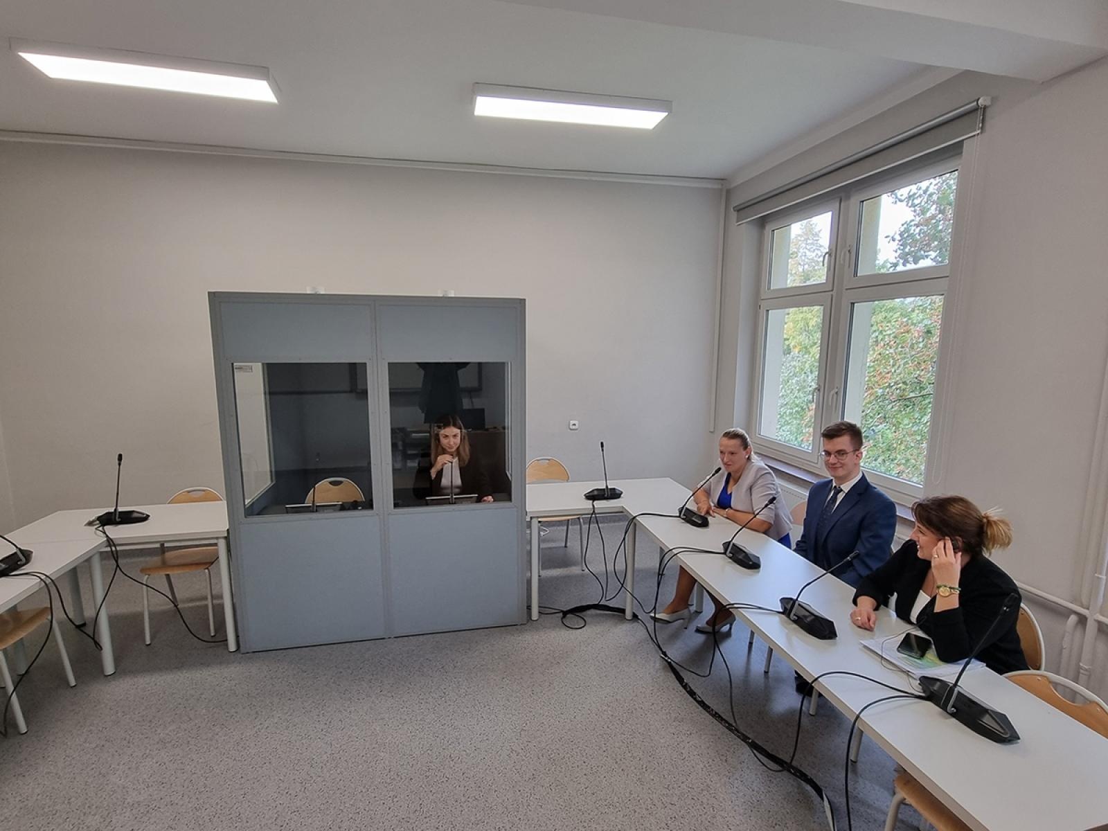 Zdjęcie w galerii na portalu naszraciborz.pl: Nowoczesny sprzęt do tłumaczeń w Akademii Nauk Stosowanych w Raciborzu wiadomości z regionu