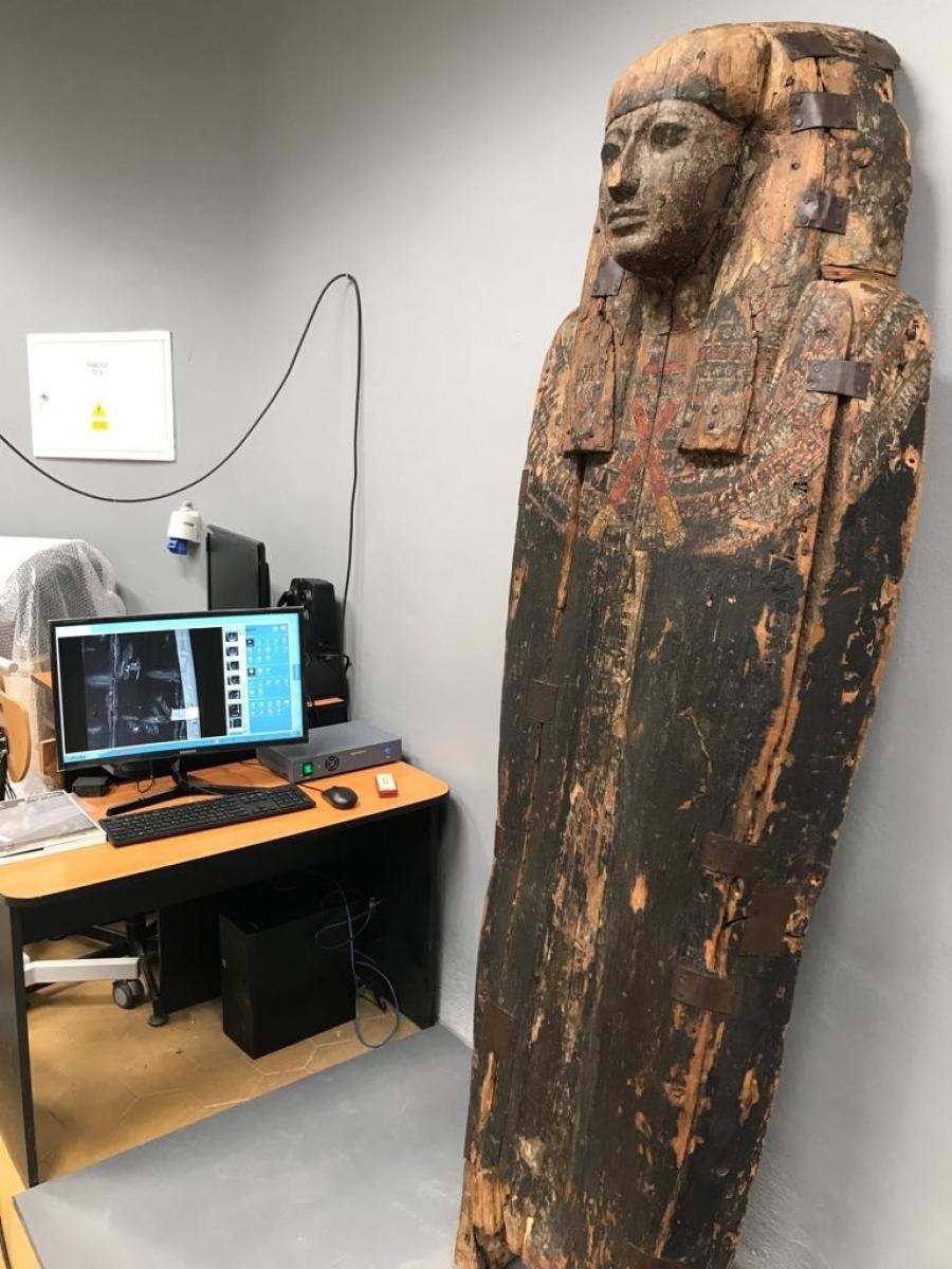 Zdjęcie w galerii na portalu naszraciborz.pl: Egipskie sarkofagi z Raciborza na badaniach w Krakowie wiadomości z regionu