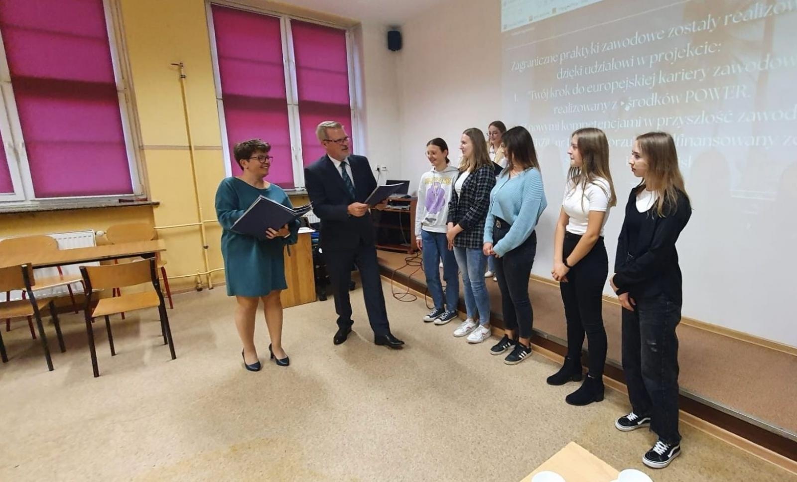Zdjęcie w galerii na portalu naszraciborz.pl: Podsumowanie projektów unijnych w CKZiU nr 1 w Raciborzu wiadomości z regionu