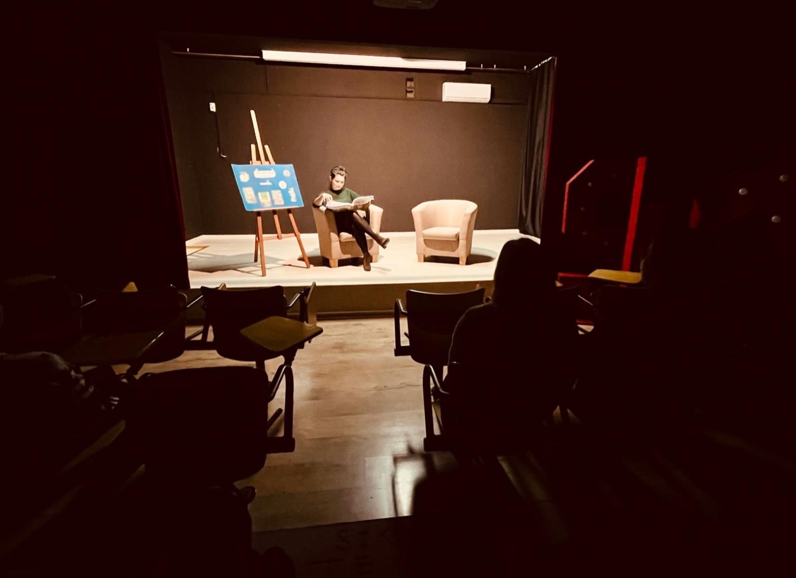 Zdjęcie w galerii na portalu naszraciborz.pl: Zacni goście czytali dla połowy tysiąca uczniów SP1 wiadomości z regionu