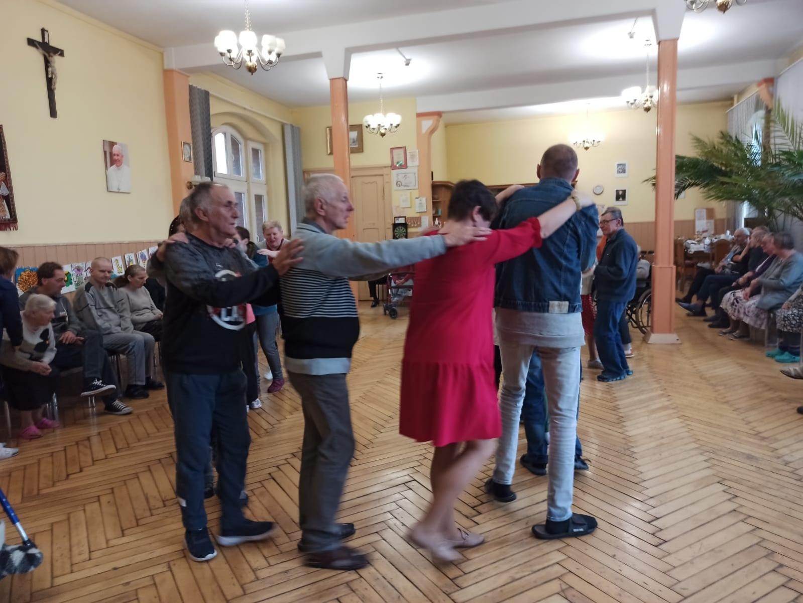 Zdjęcie w galerii na portalu naszraciborz.pl: Dzień Seniora: Promyk słońca w Domu św. Notburgi wiadomości z regionu