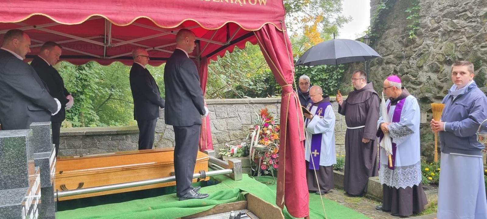 Zdjęcie w galerii na portalu naszraciborz.pl: Na Górze Świętej Anny pożegnano byłego proboszcza z Raciborza Płoni wiadomości z regionu