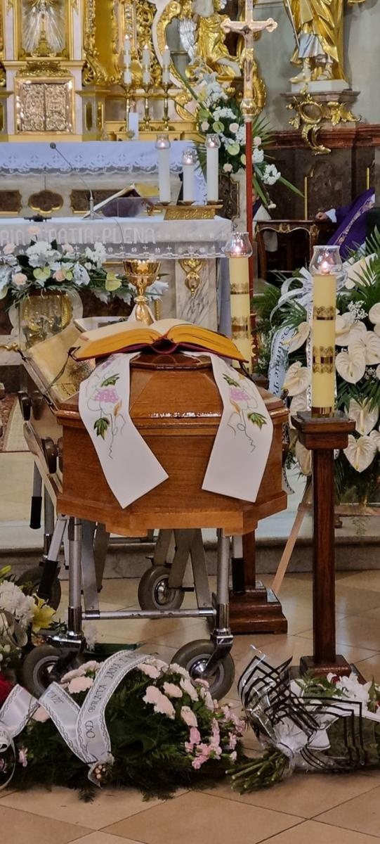 Zdjęcie w galerii na portalu naszraciborz.pl: Na Górze Świętej Anny pożegnano byłego proboszcza z Raciborza Płoni wiadomości z regionu