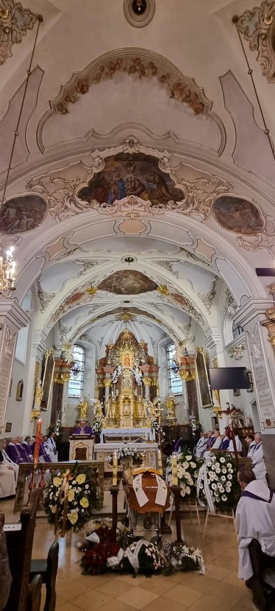 Zdjęcie w galerii na portalu naszraciborz.pl: Na Górze Świętej Anny pożegnano byłego proboszcza z Raciborza Płoni wiadomości z regionu