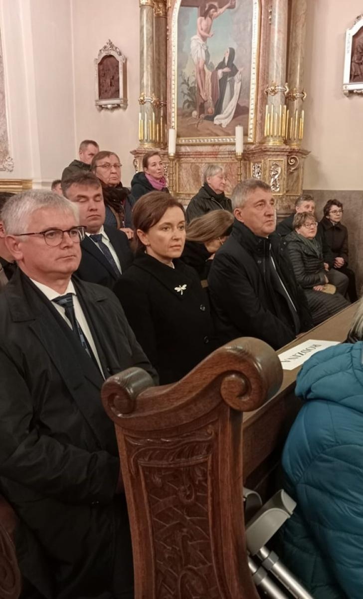 Zdjęcie w galerii na portalu naszraciborz.pl: Na Górze Świętej Anny pożegnano byłego proboszcza z Raciborza Płoni wiadomości z regionu