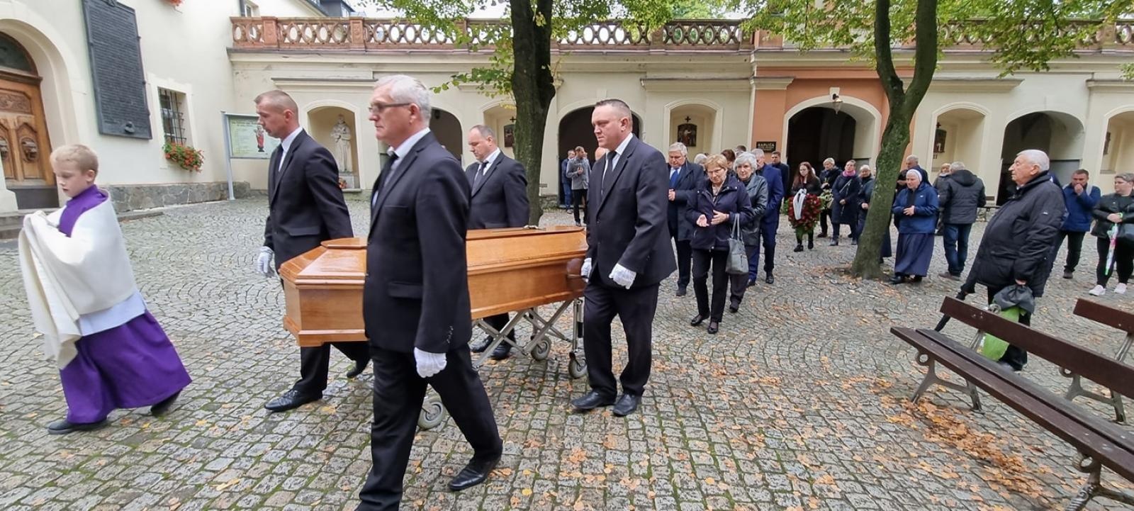 Zdjęcie w galerii na portalu naszraciborz.pl: Na Górze Świętej Anny pożegnano byłego proboszcza z Raciborza Płoni wiadomości z regionu