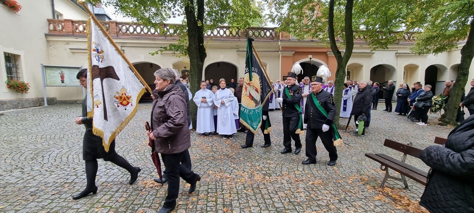 Zdjęcie w galerii na portalu naszraciborz.pl: Na Górze Świętej Anny pożegnano byłego proboszcza z Raciborza Płoni wiadomości z regionu