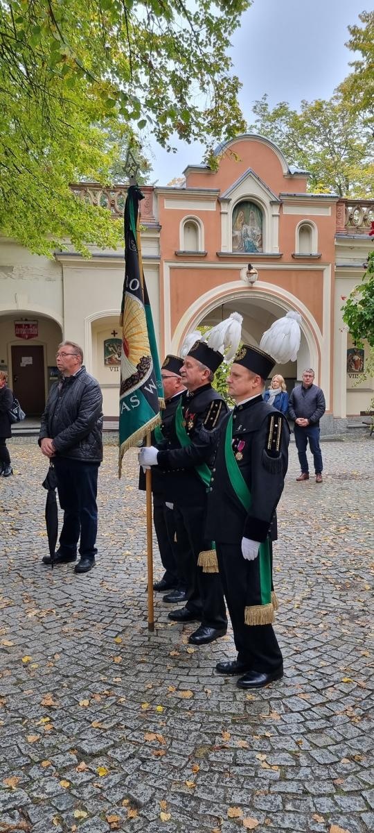 Zdjęcie w galerii na portalu naszraciborz.pl: Na Górze Świętej Anny pożegnano byłego proboszcza z Raciborza Płoni wiadomości z regionu