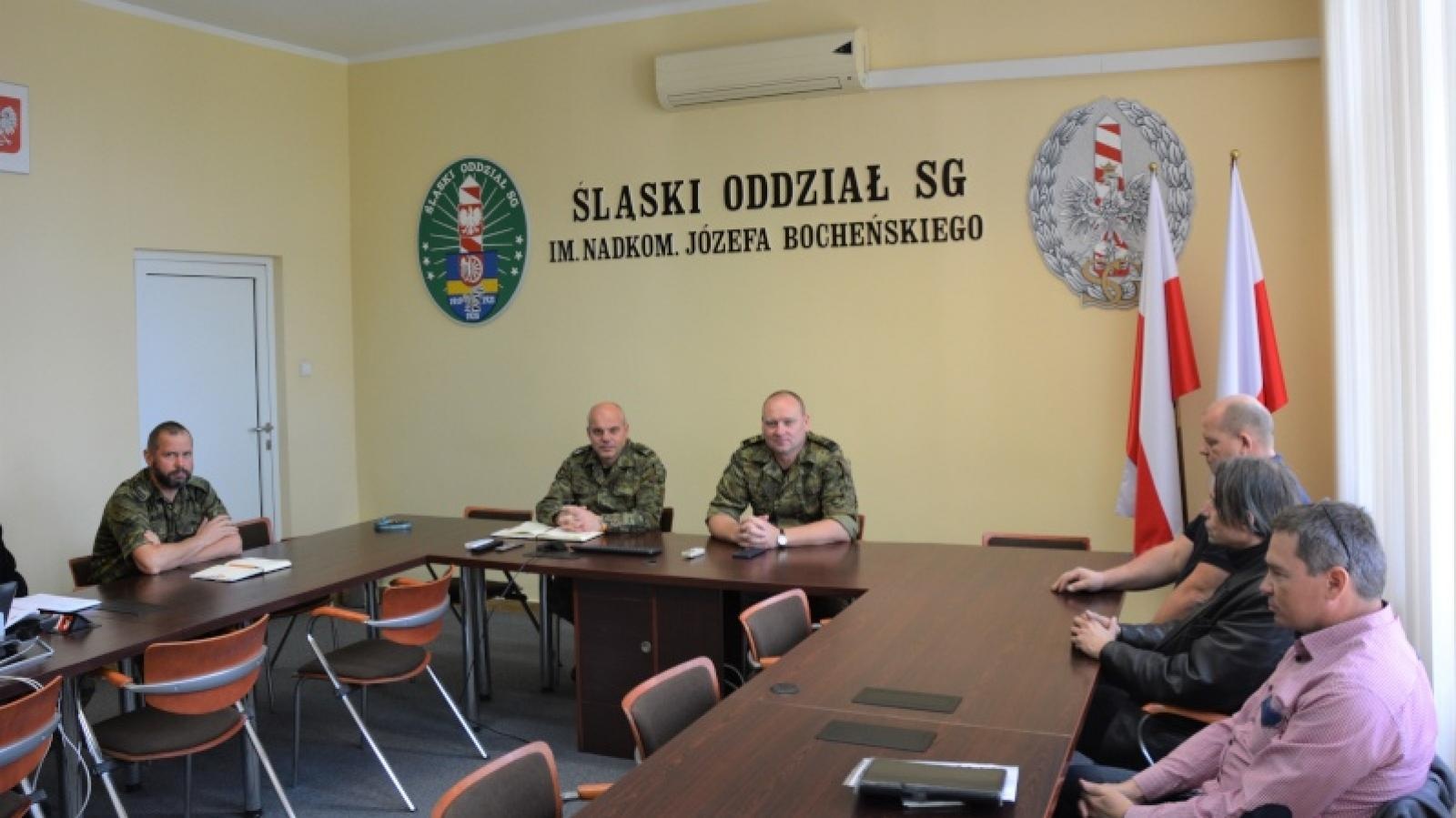 Zdjęcie w galerii na portalu naszraciborz.pl: Pasjonaci historii i tradycji formacji granicznych spotkali się w Raciborzu wiadomości z regionu