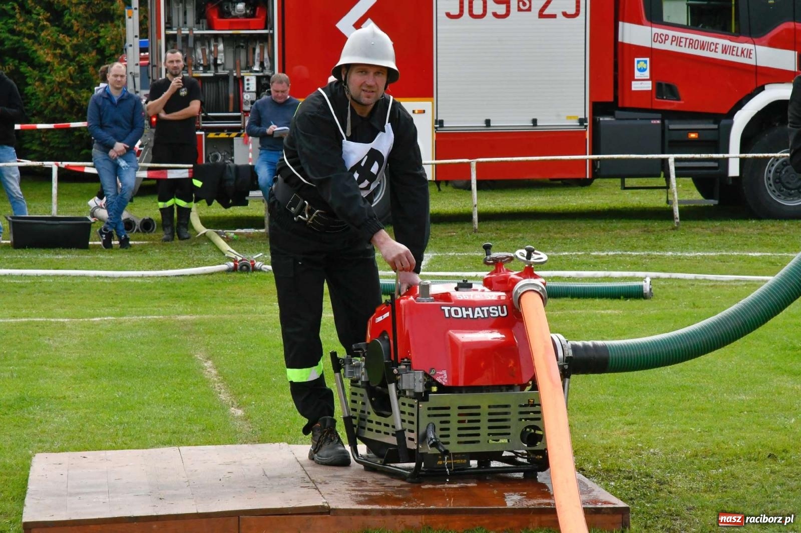 Zdjęcie w galerii na portalu naszraciborz.pl: Powiatowe zawody sportowo-pożarnicze w Pietrowicach Wielkich [FOTO i WIDEO] wiadomości z regionu