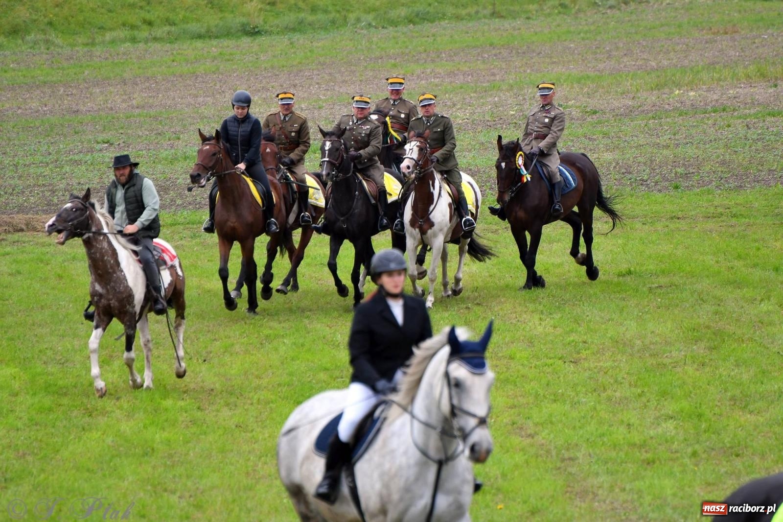 Zdjęcie w galerii na portalu naszraciborz.pl: Raciborski Hubertus. Parada i gonitwa [FOTO i WIDEO] wiadomości z regionu