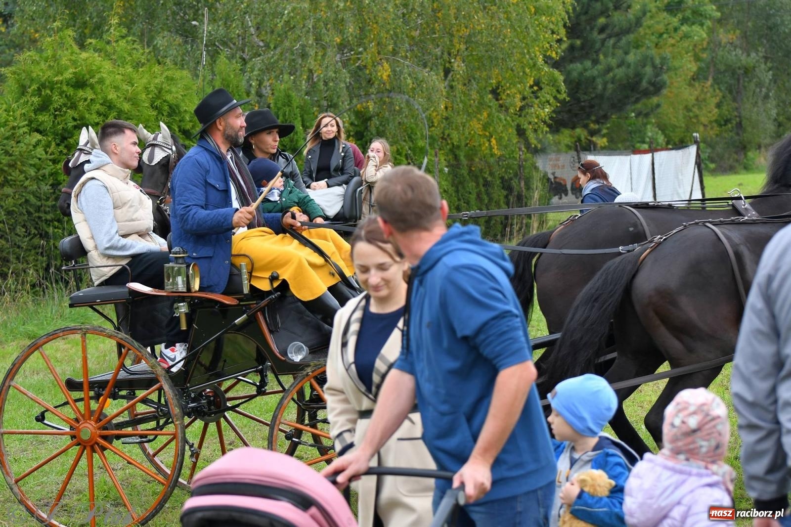 Zdjęcie w galerii na portalu naszraciborz.pl: Raciborski Hubertus. Parada i gonitwa [FOTO i WIDEO] wiadomości z regionu