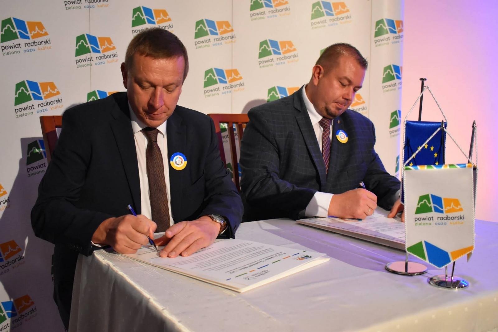 Zdjęcie w galerii na portalu naszraciborz.pl: Świętowano 10-lecie partnerstwa Powiatu Raciborskiego z Powiatem Elbe-Elster wiadomości z regionu