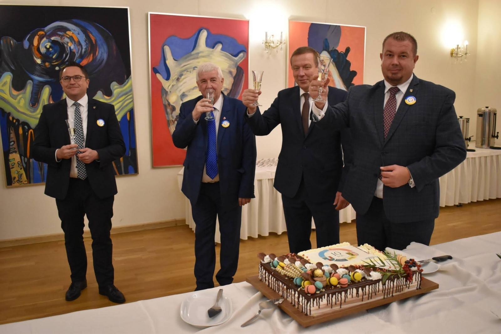 Zdjęcie w galerii na portalu naszraciborz.pl: Świętowano 10-lecie partnerstwa Powiatu Raciborskiego z Powiatem Elbe-Elster wiadomości z regionu