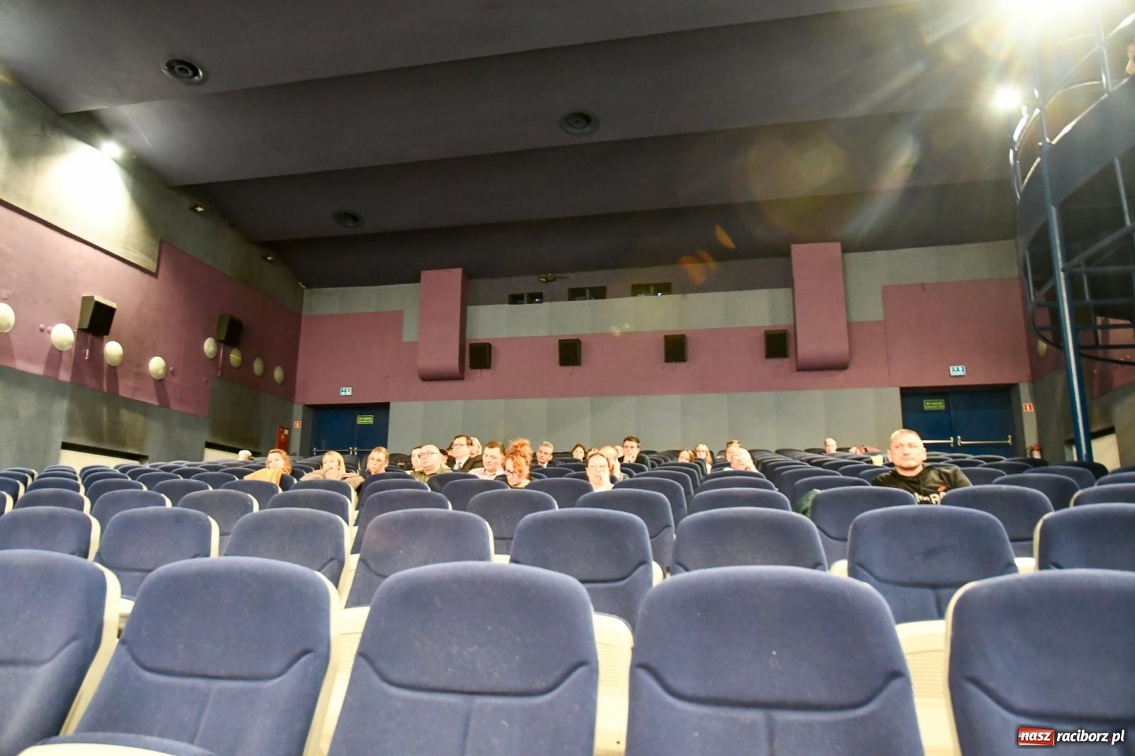 Zdjęcie w galerii na portalu naszraciborz.pl: Syndrom Hamleta - premiera w Bałtyku z udziałem reżyserki Elwiry Niewiery wiadomości z regionu