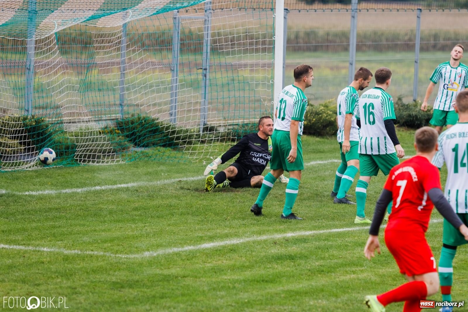 Zdjęcie w galerii na portalu naszraciborz.pl: Ruch rozbił rezerwy Krzanowic [FOTO] wiadomości z regionu