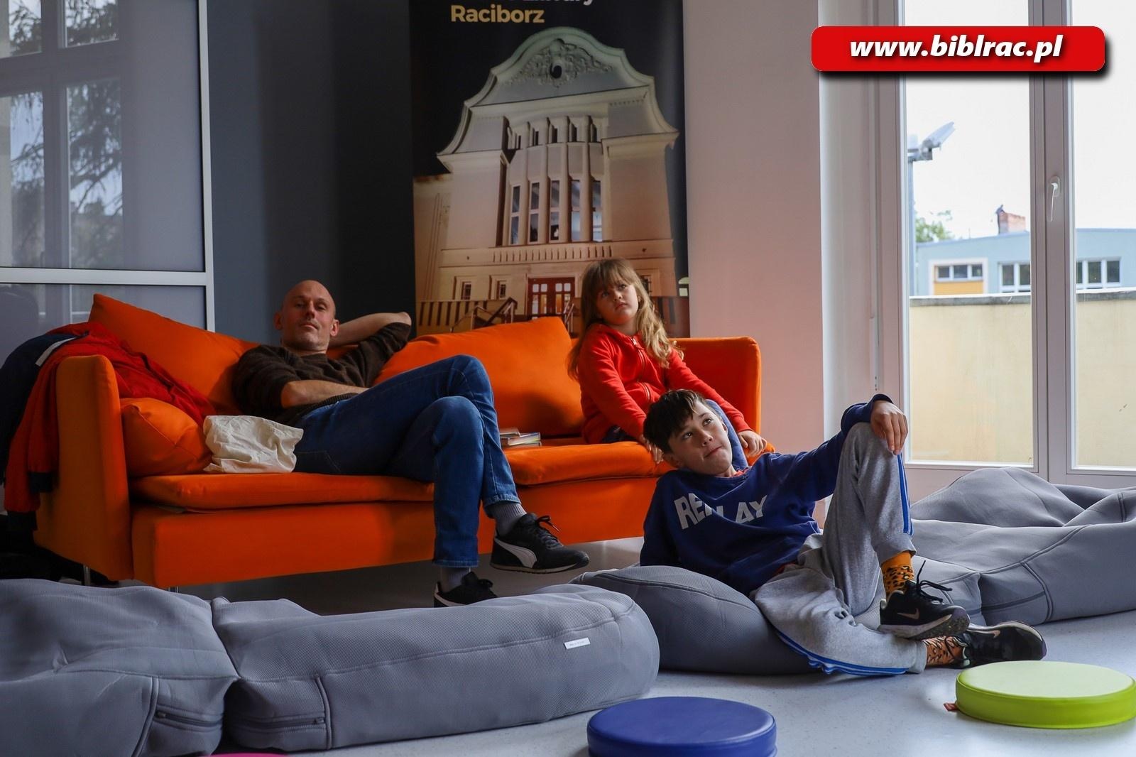 Zdjęcie w galerii na portalu naszraciborz.pl: 8. Edycja Ogólnopolskiej Nocy Bibliotek w Raciborzu wiadomości z regionu