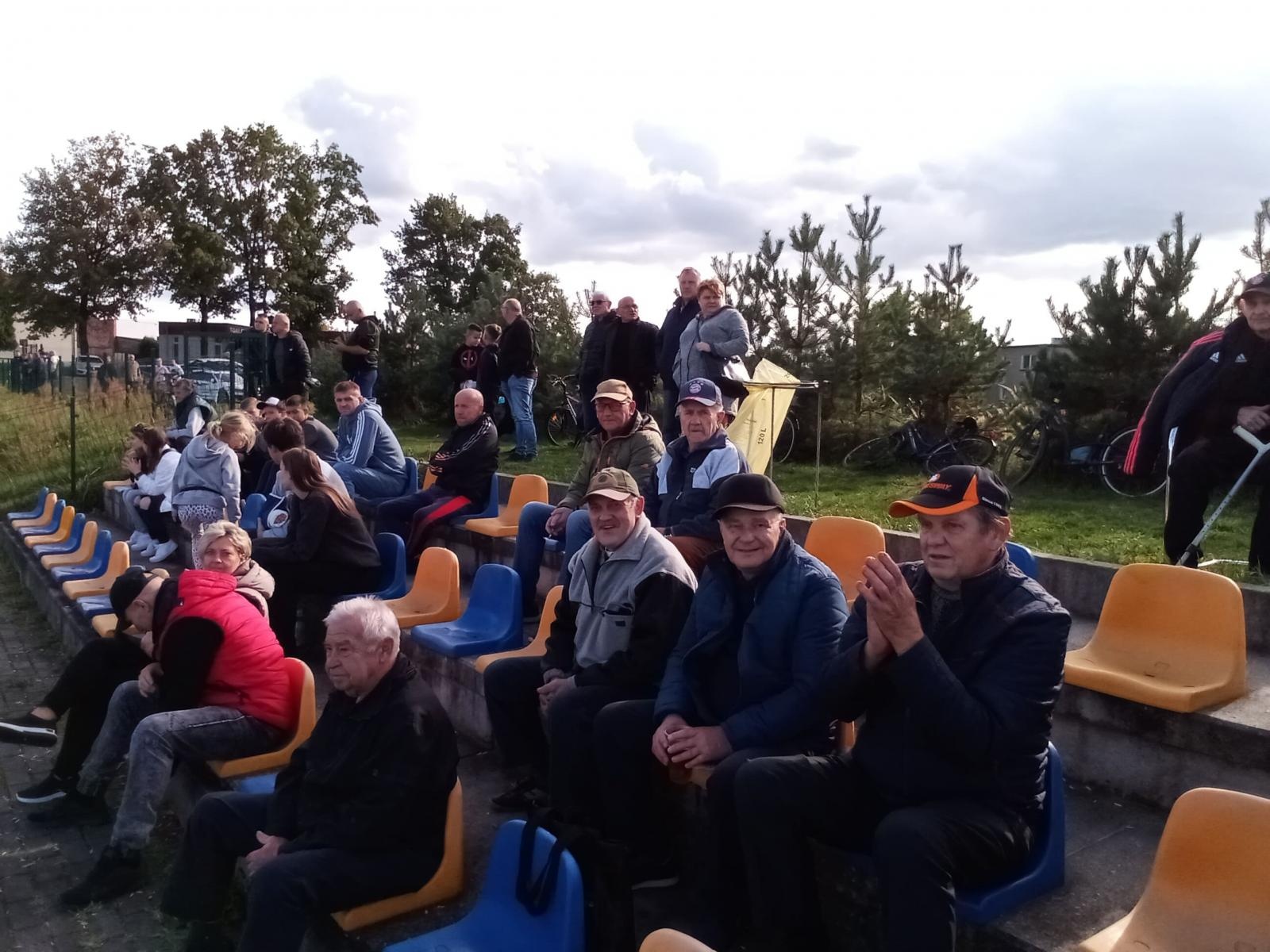 Zdjęcie w galerii na portalu naszraciborz.pl: Raszczyce zdobyły czernicki Zameczek wiadomości z regionu