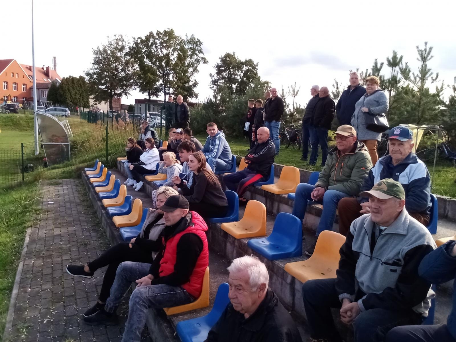 Zdjęcie w galerii na portalu naszraciborz.pl: Raszczyce zdobyły czernicki Zameczek wiadomości z regionu