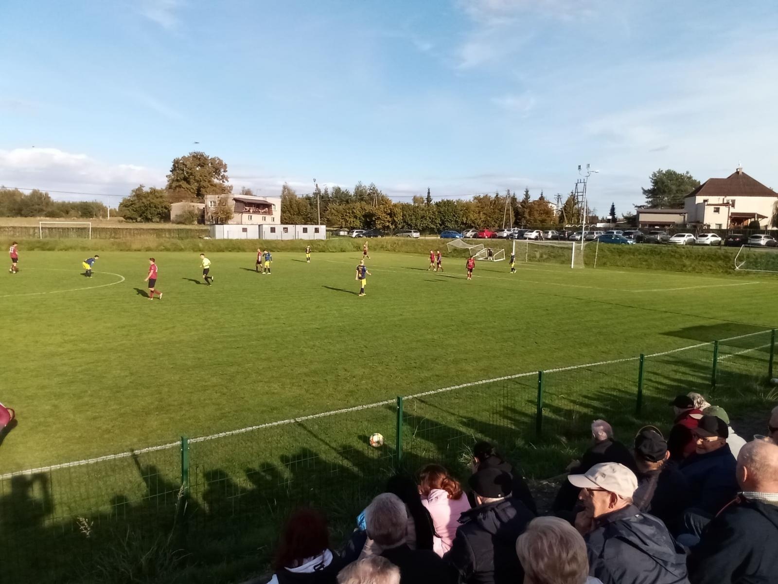 Zdjęcie w galerii na portalu naszraciborz.pl: Raszczyce zdobyły czernicki Zameczek wiadomości z regionu