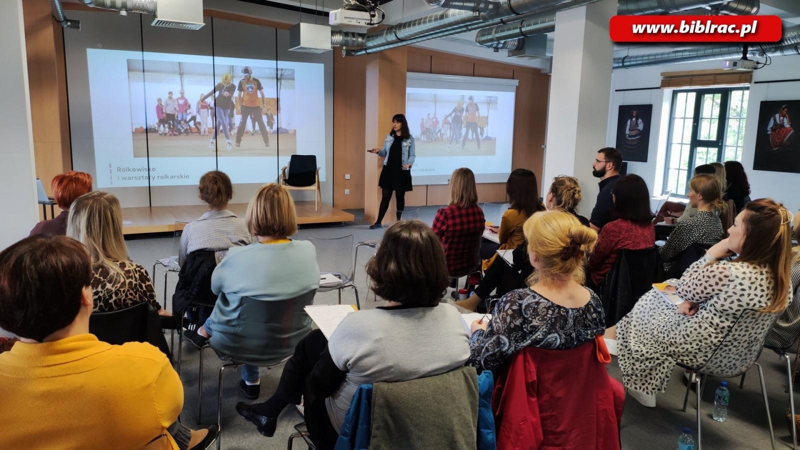 Zdjęcie w galerii na portalu naszraciborz.pl: Konferencja Strefa Młodych. Miejsce młodzieży w bibliotece publicznej wiadomości z regionu