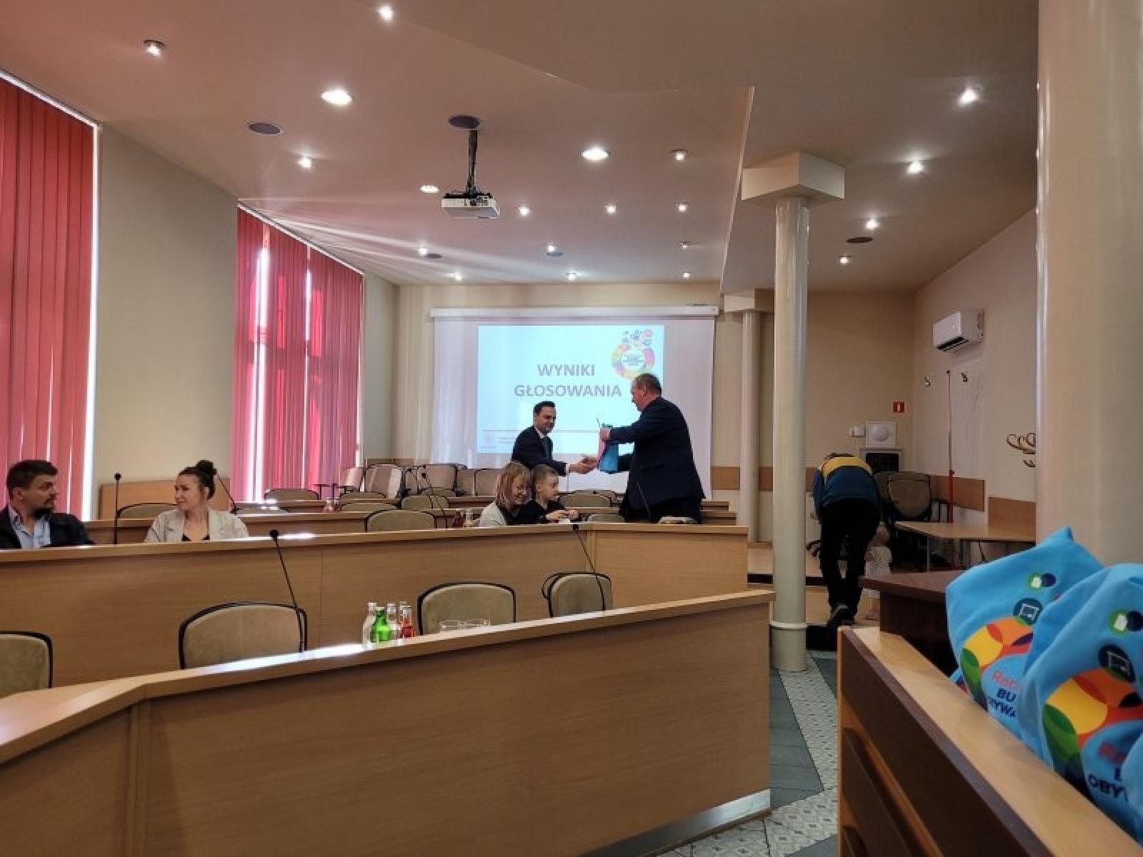 Zdjęcie w galerii na portalu naszraciborz.pl: Panowie zgarnęli główną pulę. Wyniki głosowania VII edycji budżetu obywatelskiego w Raciborzu wiadomości z regionu