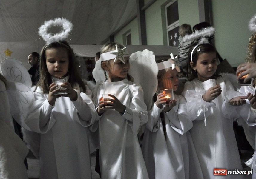 Zdjęcie w galerii na portalu naszraciborz.pl: Świąteczny mega kiermasz w Pietrowicach wiadomości z regionu