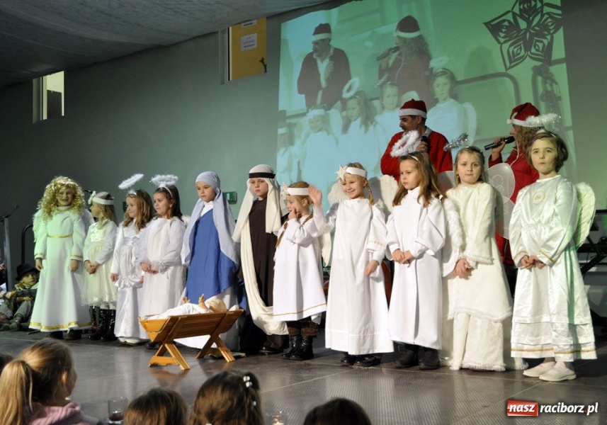 Zdjęcie w galerii na portalu naszraciborz.pl: Świąteczny mega kiermasz w Pietrowicach wiadomości z regionu